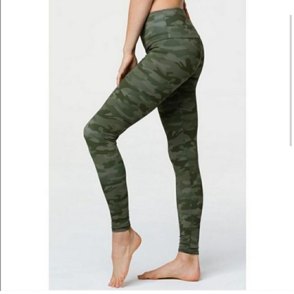 Onzie Moss Camo Leggings. High waist. Army green. S/M - Picture 1 of 13